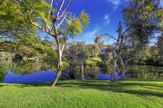 Luxury Lakeside Villa - Yaroomba - 6