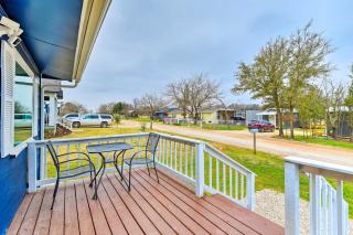 Lake Granbury Getaway ~ 1 Block to Waterfront - 9