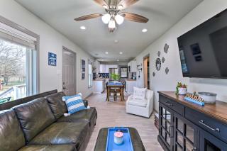 Lake Granbury Getaway ~ 1 Block to Waterfront - 6