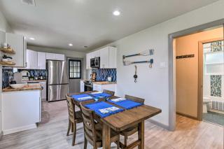 Lake Granbury Getaway ~ 1 Block to Waterfront - 3
