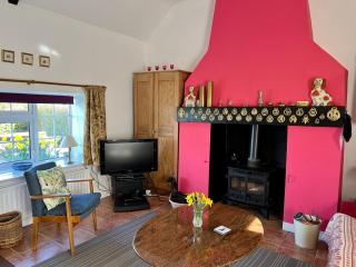 Tornaroan Cottage - 1