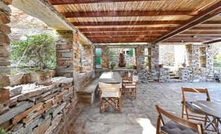 Villa Eliza with a swimming pool and sea view in the area of Otzia, on the island of Kea - 1