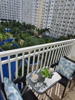 Home at Last, 1 Bedroom Pool View with Balcony - Manila - 8