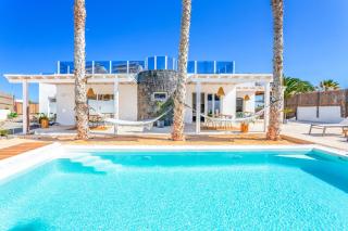 Boutique Beach Villa by Lanzarote Retreats - Private Pool - 1 min walk to Sea Pool - Charco del Palo - 0
