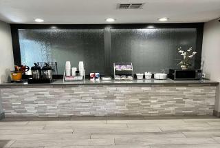 Super 8 by Wyndham Sealy - 8