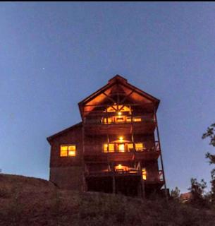 Seclusion-Breathtaking Mountain Views! - Sevierville - 9