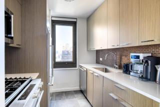 Tribeca 2BR w Indoor pool Great views NYC-39 - 4