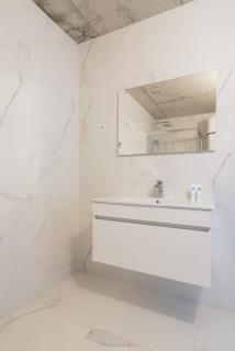 Host Wise - Luxurious Impressive Apartment - Balcony and Pool - 5