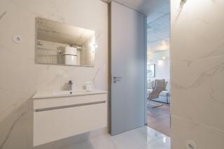 Host Wise - Luxurious Impressive Apartment - Balcony and Pool - 1