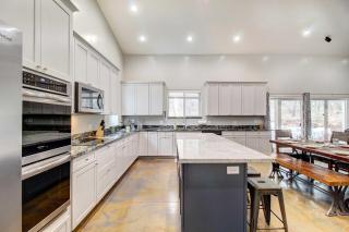 Pinetop-Lakeside Home with Private Hot Tub and Bar - Lake of the Woods - 3