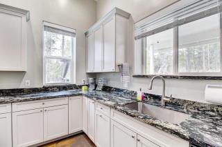 Pinetop-Lakeside Home with Private Hot Tub and Bar - Lake of the Woods - 1