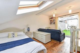 Garden room, free parking, central Winchester - Weeke - 0