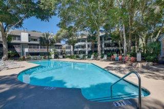 Walk to Myrtle Beach Condo with Resort Perks - 7