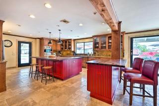 Pool and Putting Green Pet-Friendly Glendale Home - Phoenix - 4