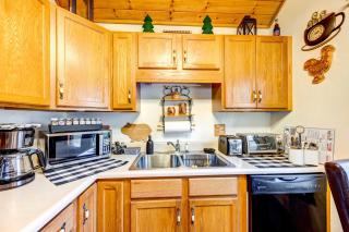 Scenic Marble Cabin with Fire Pit! - 2