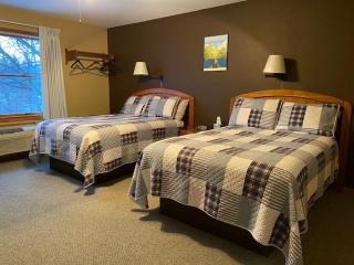Little Bluff Inn - - 2