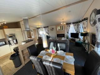 Rudd lake Luxury lakeside lodge with fishing & hot tub@Tattershall - Tattershall - 3