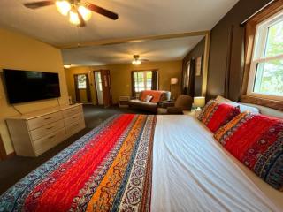 Little Bluff Inn - - 7