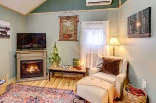 Adorable Ellijay Cabin with Hot Tub and Fire Pit - Ellijay - 0