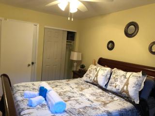 CheKell's Cozy split level - Brooklyn - 3