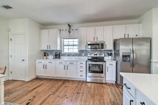 Pool Access and Steps to Beach Coastal Getaway! - Gulf Shores - 4