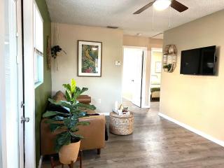 Tropical Casita in Tampa near airport and Raymond James stadium - 1