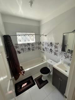 Mount Royal Estate Cozy Comfort - Portmore - 6