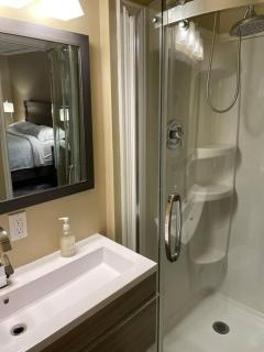 Cozy Furnished Apartment - Fort Simpson - 5