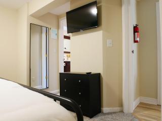 Private Basement, Bath, Living Area In Morrison - Morrison - 4