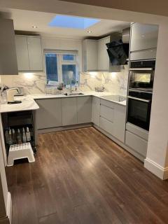Lovely 3 bedroom house in Borehamwood . - Borehamwood - 4