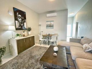 Breathtaking 3-Br Beachside Apt - 2