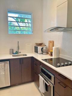 Breathtaking 2-Bedroom Beachside Apartment - 4
