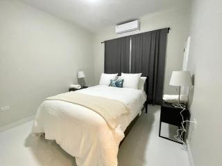 Breathtaking 3-Br Beachside Apt - 6