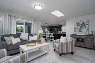 Shells N Sunshine! Getaway Destination Just Minutes from the White Sandy Beaches of Fort Myers! home - Fort Myers Beach - 3