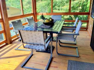 Located In A Quiet Corner Of West End Village Hub Of Roatans Tourism Center, - 9