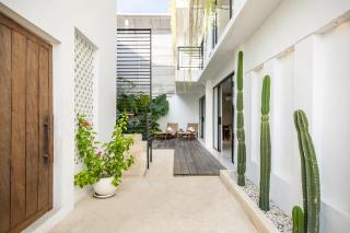 4BR Luxe Pool Villa-canggu near Finns-Wifi,Parking - 6