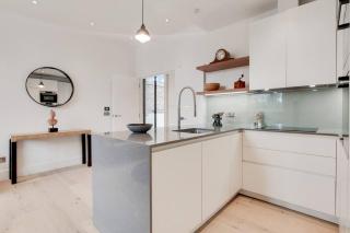 13 Borough Apartments - Contemporary 1-Bed, 1-Bath in Borough - 0