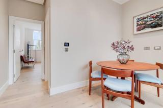 13 Borough Apartments - Contemporary 1-Bed, 1-Bath in Borough - 2