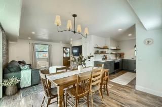 Wine Country Getaway for 12 with Biergarten, Fire Pit - Johnson City - 0