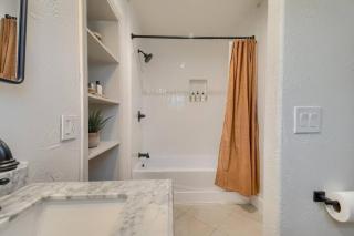 Wine Country Getaway for 12 with Biergarten, Fire Pit - Johnson City - 9