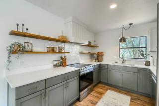 Wine Country Getaway for 12 with Biergarten, Fire Pit - Johnson City - 6