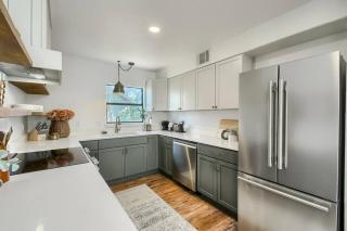 Wine Country Getaway for 12 with Biergarten, Fire Pit - Johnson City - 4