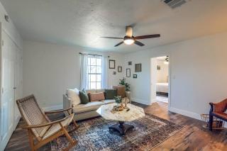 Wine Country Getaway for 12 with Biergarten, Fire Pit - Johnson City - 2