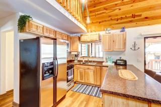 Near Hiking Cabin with Hot Tub in Lakeside! - Lake of the Woods - 3
