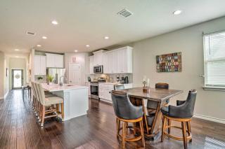 San Antonio Vacation Rental with Hot Tub, Yard! - Selma - 9