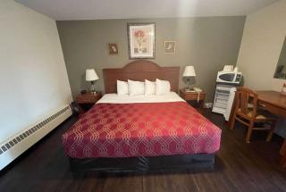 Super 8 by Wyndham Pembroke - Pembroke - 3