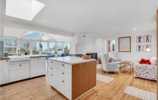 Awesome Home In Kirke Hyllinge With House Sea View - Kirke-Hyllinge - 4