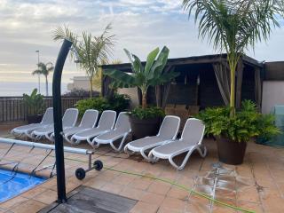 Self Catering Luxury Villa in the beautiful area of Puerto Santiago Tenerife with 5 bedrooms 2 Sofabeds for up to 10 guests private swimming pool and many other activities to entertain the family Secure parking for 2 cars and disabled access throughout - Puerto de Santiago - 4