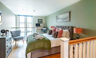 Stylish-Stays The Sanctuary, Stow-on-the-Wold -Luxurious Stylish, Grade II Listed Church conversion Workspace, centrally located - Stow on the Wold - 0