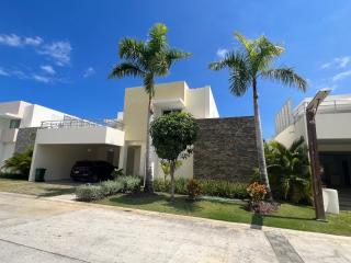 Stylish Luxury San Juan Lakes Villa in Gated Community in Downtown Punta Cana With Private Pool - Punta Cana - 4